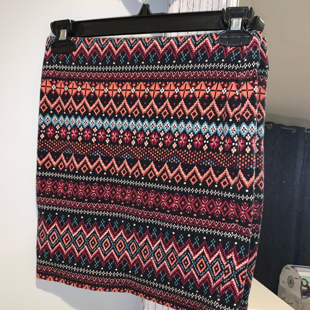 Mini skirts - Picture 4 of 8
